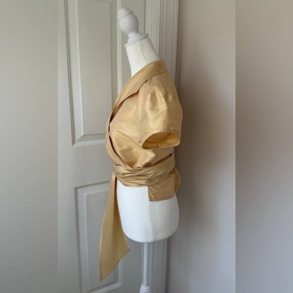 L’Equipe cropped gold wrap top, in pure silk - Picture 2 of 10